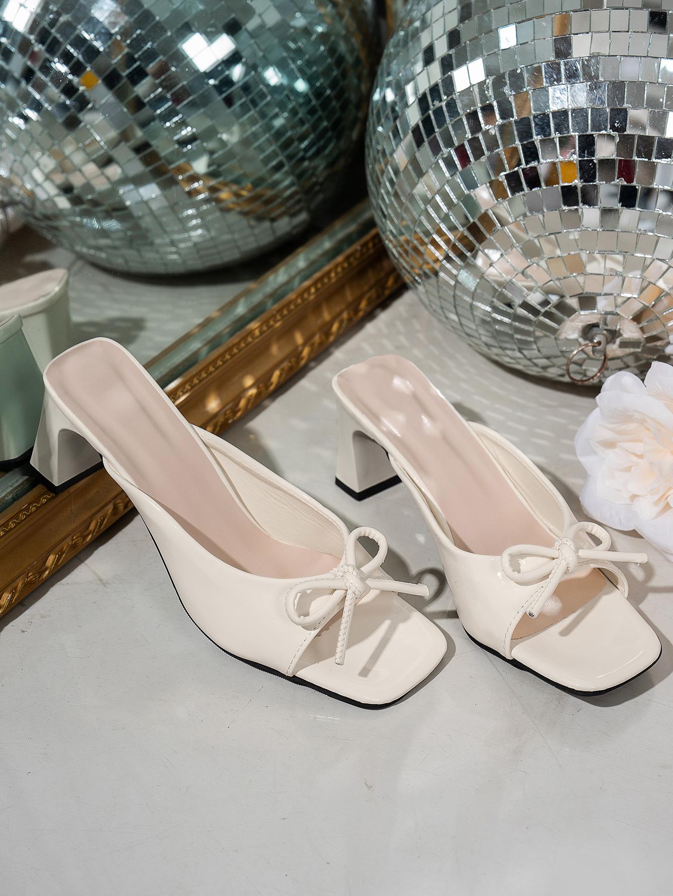 

French high-heeled slippers women s 2025 new summer outer wear square head thick heel one-word drag temperament bow cool slippers 42