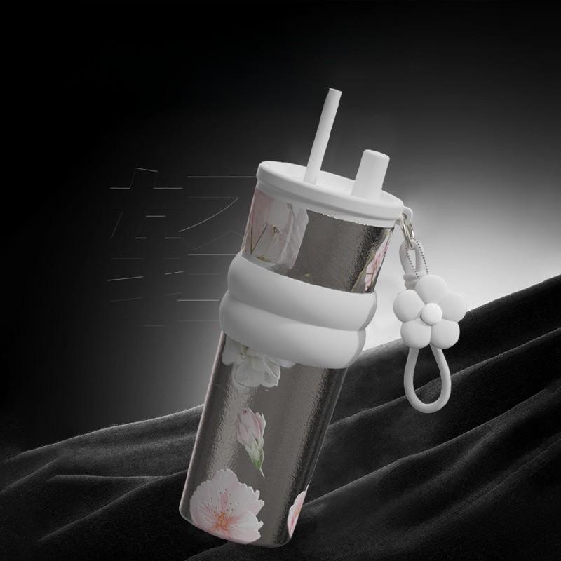 Isolierte Titan-Wasserflasche im traditionellen chinesischen Stil mit Strohhalm, tragbar für Reisen und als Geschenk