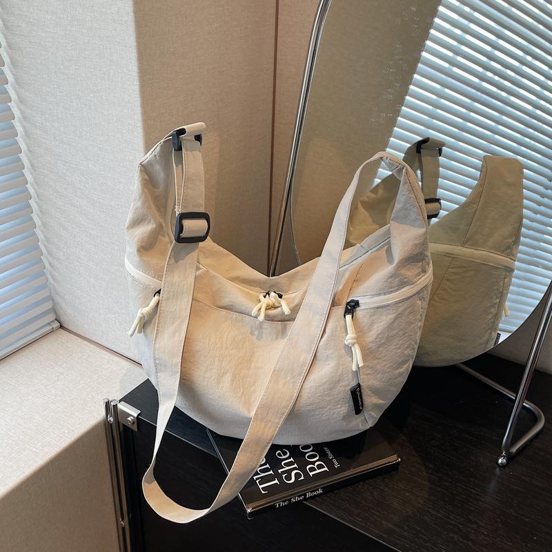 Large-capacity bag women's summer new niche design shoulder messenger bag simple commuter dumpling bag