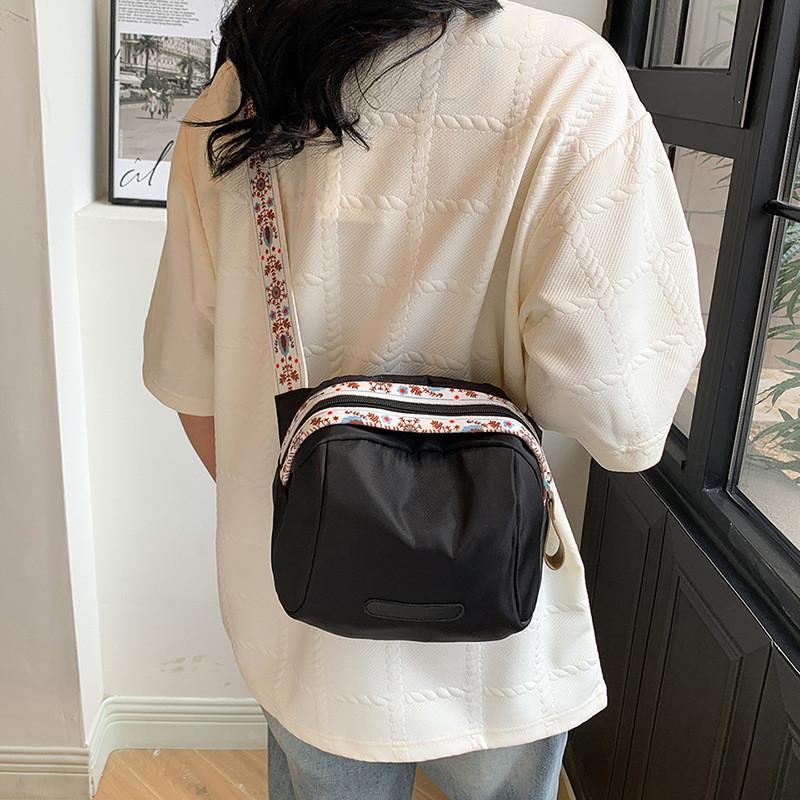 Fashionable Large Capacity Crossbody Bag Street Style Spring 2024 Shoulder Bag