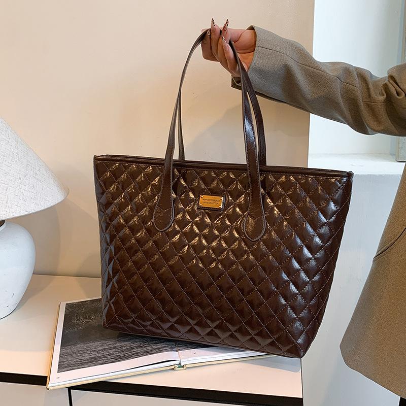

Quilted Stitch Large Tote Shoulder Bag коричневий