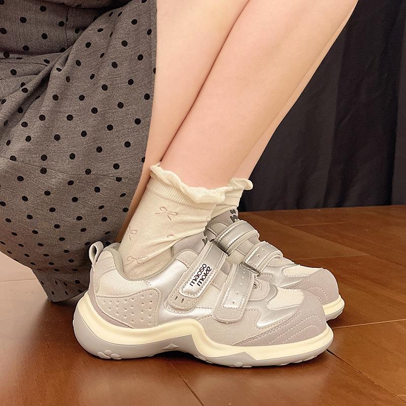 Wanderschuhe Damen Frühjahr 2025 neue Klettverschluss Plateau-Sneaker Mode niedliche Krallenschuhe vielseitige Freizeitschuhe