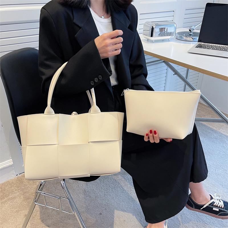 Internet celebrity big bag 2025 new trendy high-end feeling foreign shoulder bag women's bag large capacity versatile portable tote bag