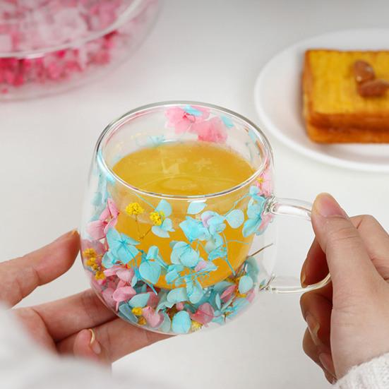 Double-Wall Glass Mug with Dried Flower Design 250ml Heat-Resistant Borosilicate Glass Cup for Milk Coffee Breakfast Insulated Glassware for Home