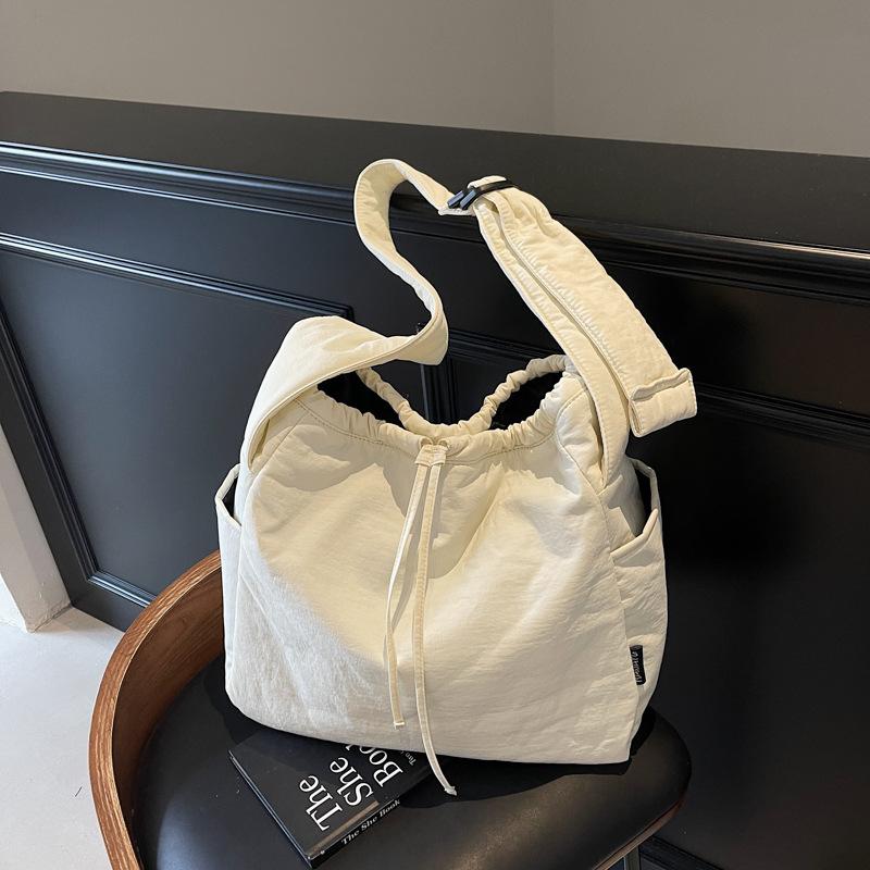 Japanese Style Lazy Casual Large Capacity Drawstring Crossbody Bag for Women2026New Lightweight Single-shoulder Tote Bag Commute