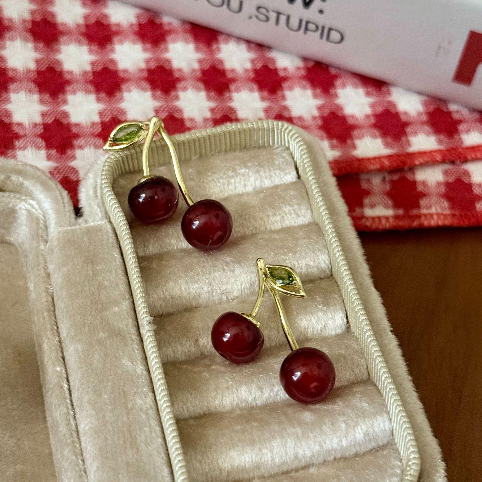 Серебряные серьги-гвоздики с цирконами и вишнями - Высококачественные, в стиле легкой роскоши, со свежим, милым дизайном