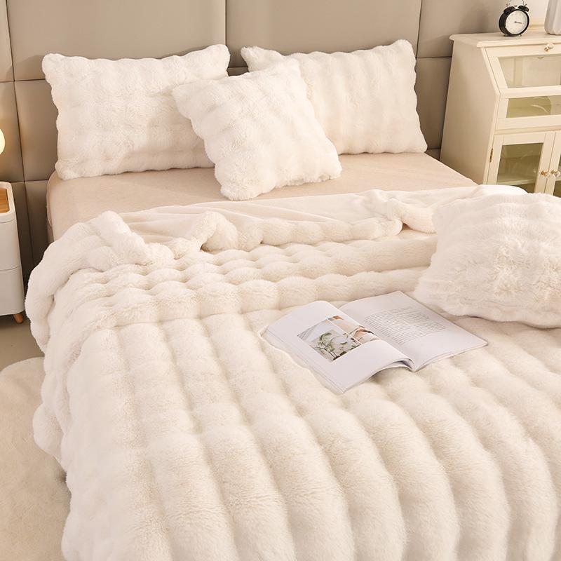 Elegant Toca Extra Thick Double Layer Faux Fur Sofa Nap Blanket