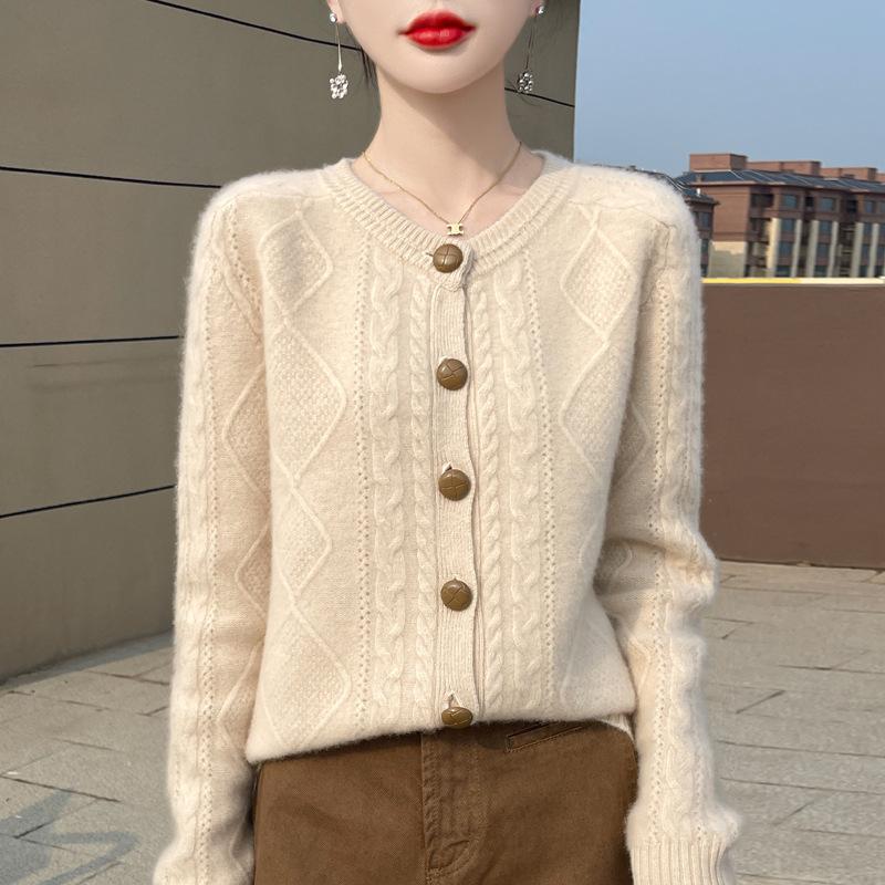 

A New Autumn and Winter Cardigan for Women with A Thick, Round-neck Knitted Sweater and A Loose Short Knitted Top M бежевый