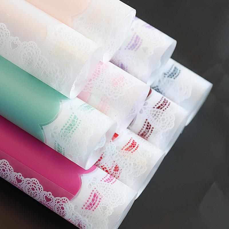 

Корейская матовая упаковочная бумага HanSu с кружевным краем – Водонепроницаемая цветочная подарочная упаковка для элегантных букетов, упаковка для цветочного магазина и материалы для DIY цветочных композиций White; 56CM * 56CM [20 sheets/bag]