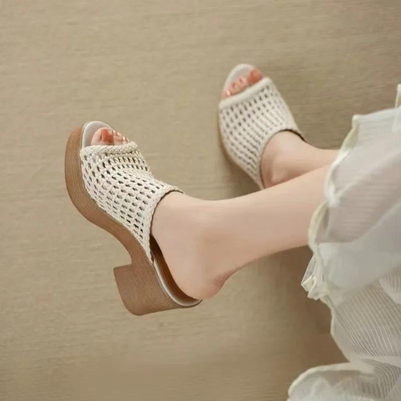 Fashion 2025 Woven Cutout Round Toe Flip Flops Small Platform Platform Heightened Open Toe Women's Slipper