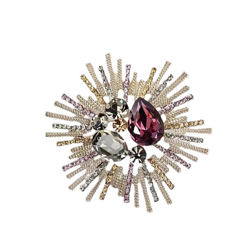 Elegante Perlen-Strass-Brosche: Damen Exquisite Brosche im Stil kleiner Duft und Seidentuch-Schnalle