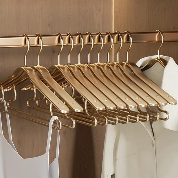 Luxury Wall-Mounted Aluminum Clothes Hanger – Seamless, Wide-Shoulder Design for Strappy Dresses and Heavy Garments