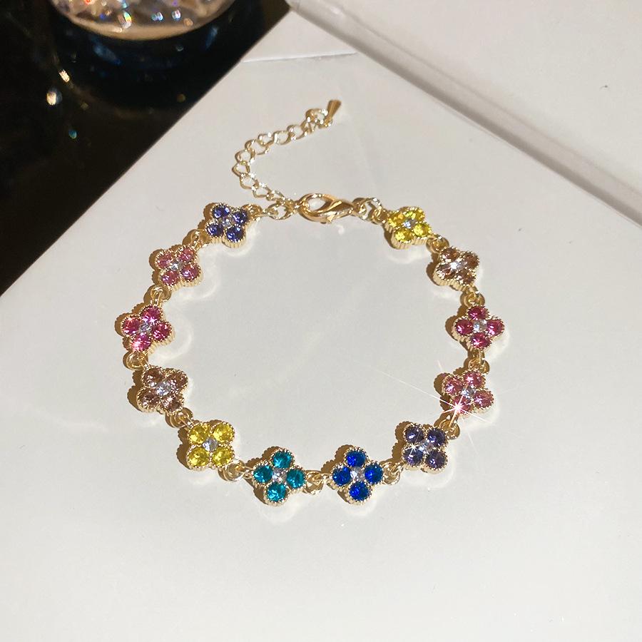 Rhinestone Clover Flower Bracelet: Elegant Retro Design with a Light, Luxurious Touch