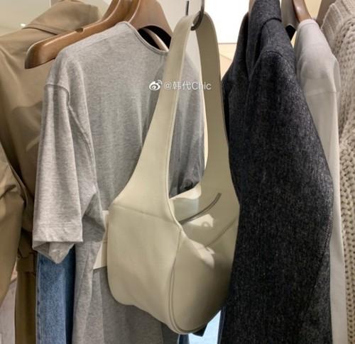 

Fashion Solid Color PU Leather Saddle Bags For Women Lady Shoulder Messenger Crossbody Bag Female Travel Handbags and Purses білий