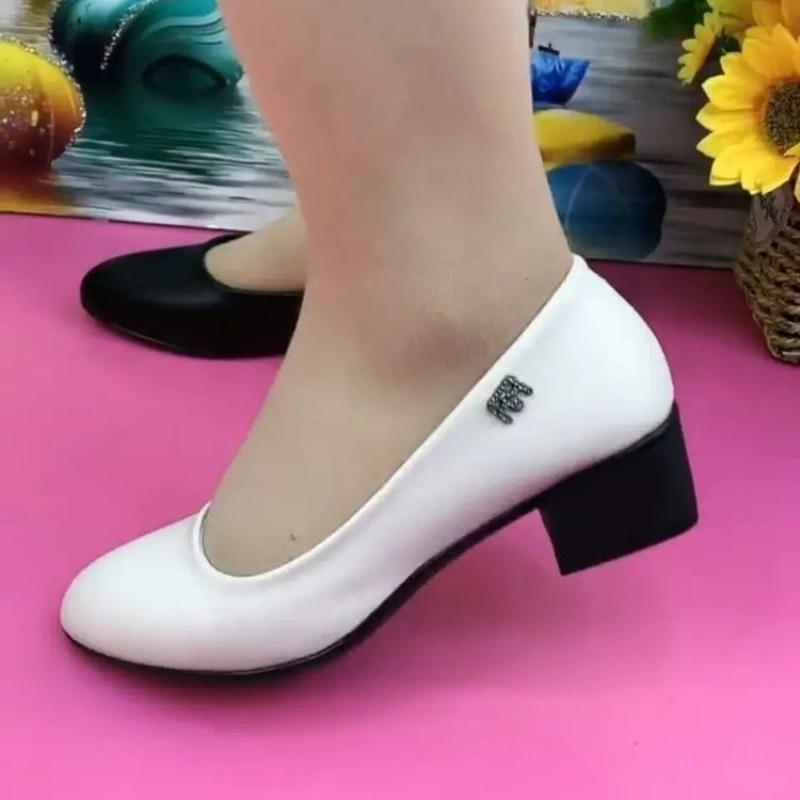 

Autumn women s shallow mouth small leather shoes new fashion versatile soft sole single shoes women s medium low heel work shoes 40 білий