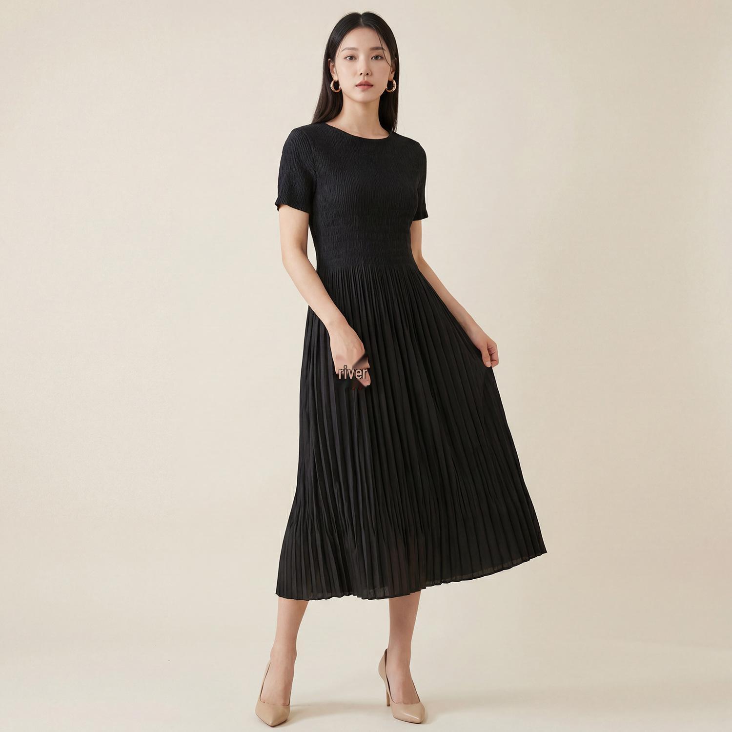

2026 Women s Summer A-Line Dress: High-End, Solid Color, Round Neck, Short Sleeve, High Waist, Slimming Miyake Style. One Size чёрный