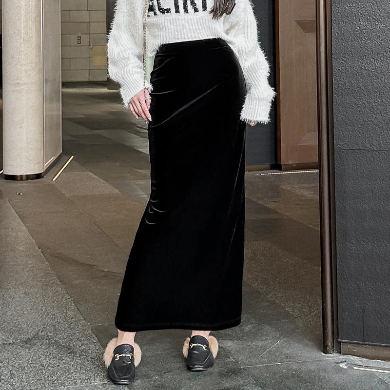 Golden Velvet High-Waist Slit Skirt: Retro Slimming Drape for Women, Spring-Autumn 2026
