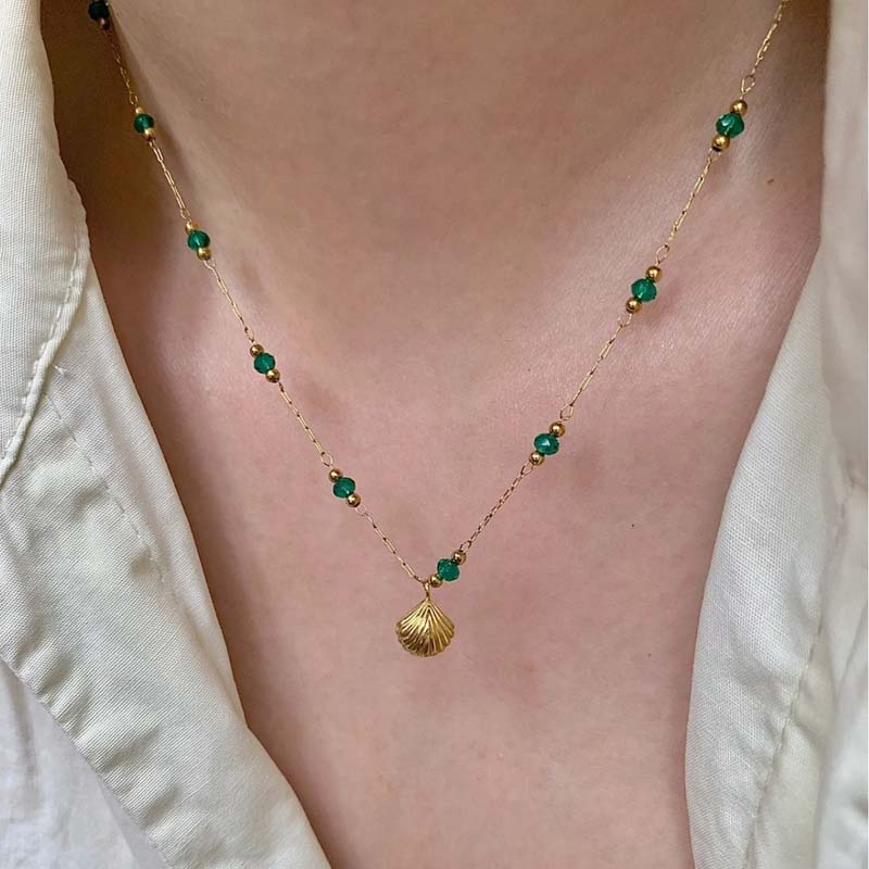 

Vintage Metal Shell Pendant Necklaces for Women Trendy Green Beads Charms Clavicle Chain Necklaces Handmade Zircon Accessories