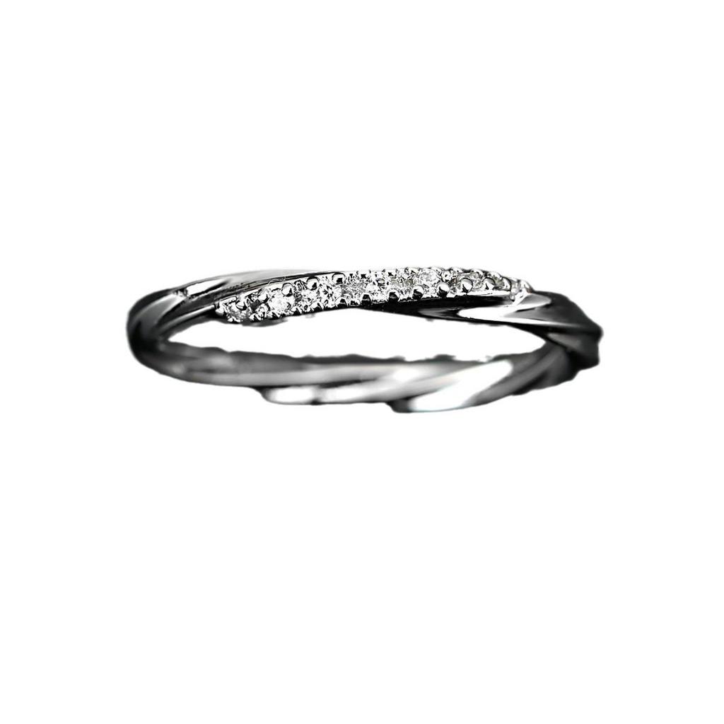 Luxury Diamond-Set Twisted Ring: Elegant, Fashionable Couple's Jewelry Gift