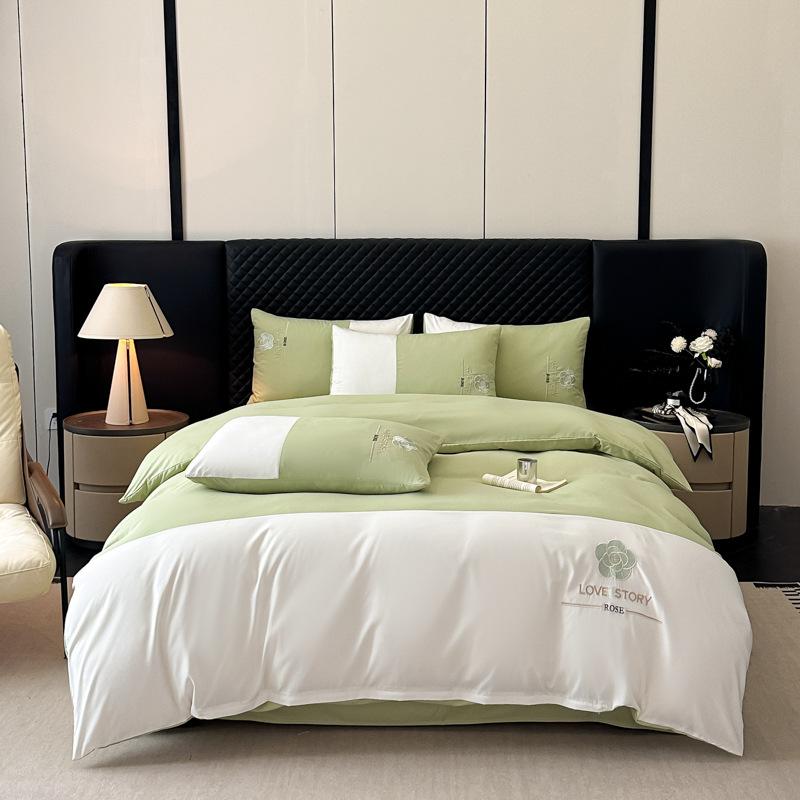 Lehký luxusní ledový hedvábný postelový čtyřdílný set oboustranný praný bavlněný vyšívaný povlak na přikrývku prostěradlo třídílný set