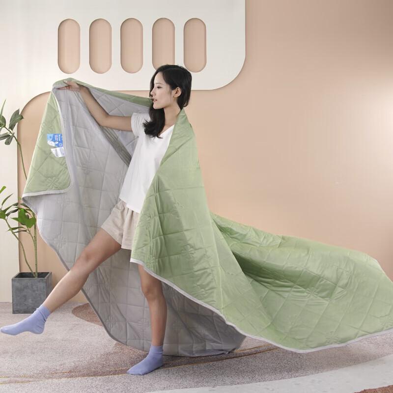 

Woodpecker Cool Silk Summer Quilt