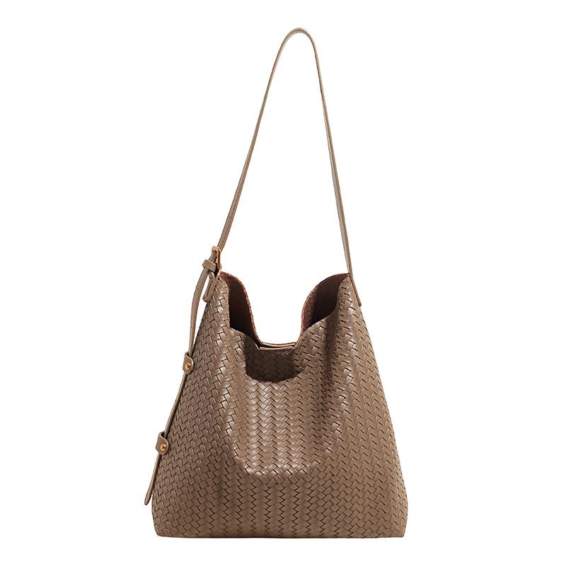 2025 Autumn/Winter Retro Woven Texture Large Capacity Tote: Versatile Casual Shoulder Bucket Bag
