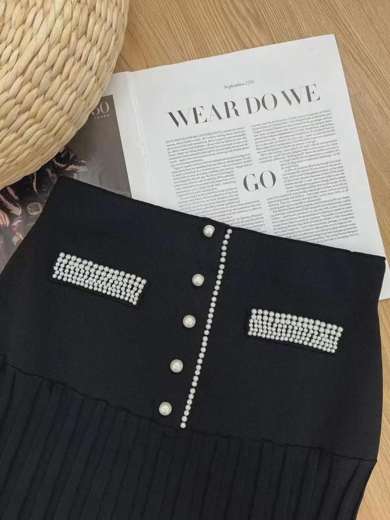 Håndlaget fransk perleskjørt - Elegant vårstil med plissert kant for et chic utseende.