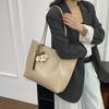 Fashion Exquisite PU Solid Color Hasp Shoulder Bags for Women 2026 Hot Sale Large Capacity Popularity Commute Style Tote Bags