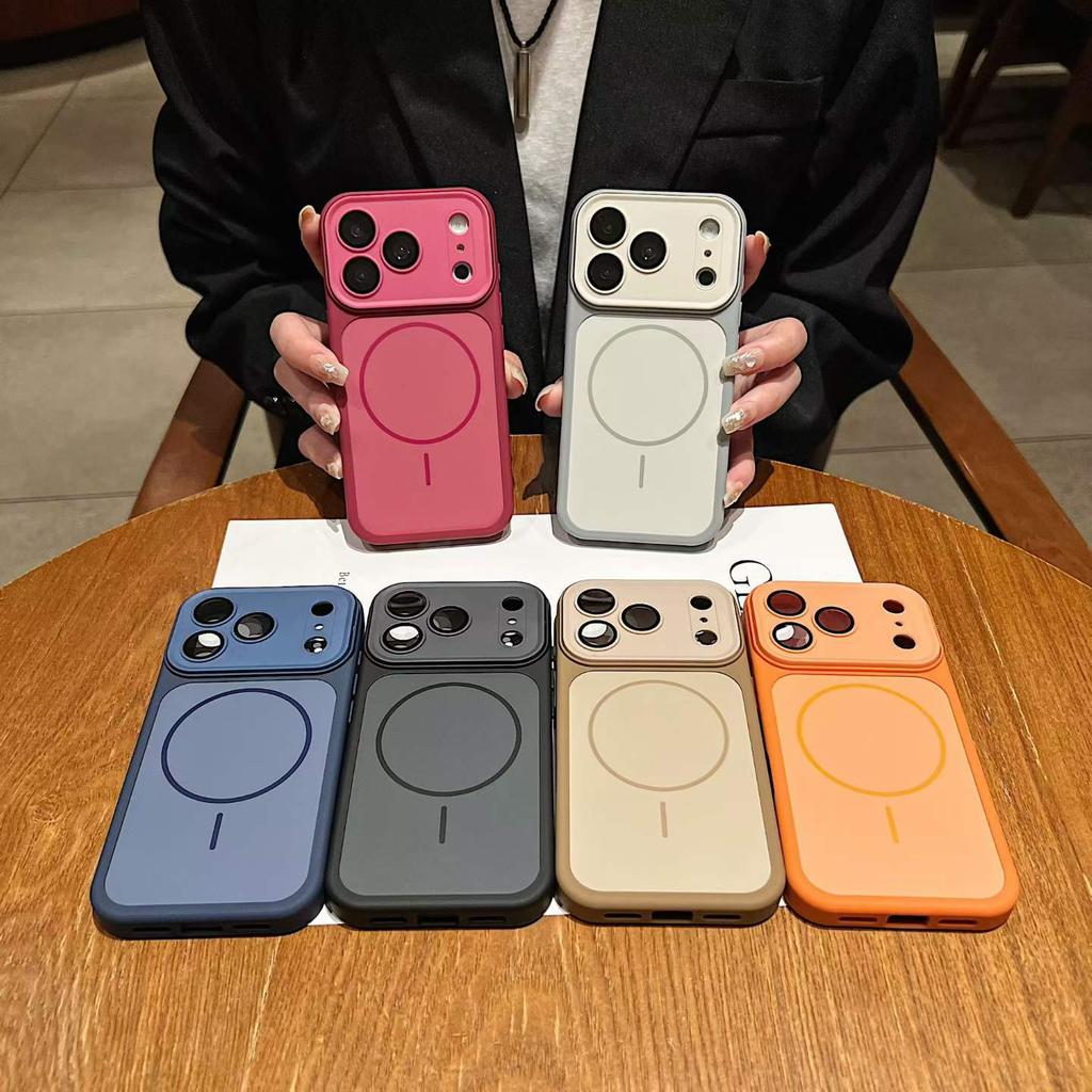 Contrasting color magnetic suction Apple 17PROMAX mobile phone case is suitable for iPhone16 integrated button protective case 11 advanced sense