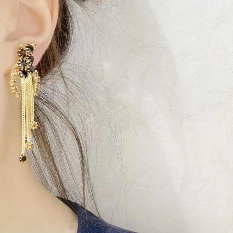 Retro Autumn and Winter Exaggerated Metal Chain Long Tassel Ear Clip Black Crystal Rhinestone Ear Ring Earrings for Women
