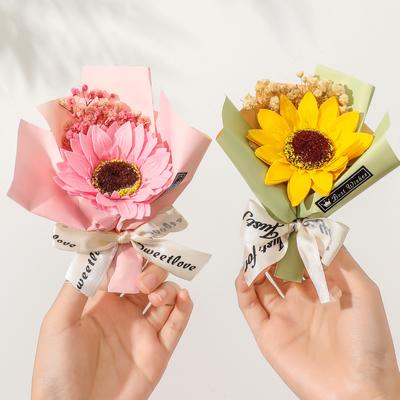 Sonnenblumenstrauß zum Abschluss, Lehrertag, ewige Blume, Seifenblume, Geschenk mit Valentinstags-Geschenkbox