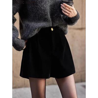 Faldas y pantalones para mujeres – Pantalones cortos