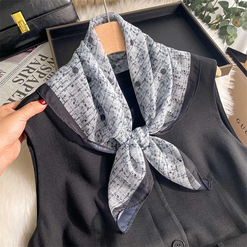70cm Design Bandes De Cheveux Foulards Carres Mode Impression Satin Foulard En Soie Pour Les Femmes Foulard