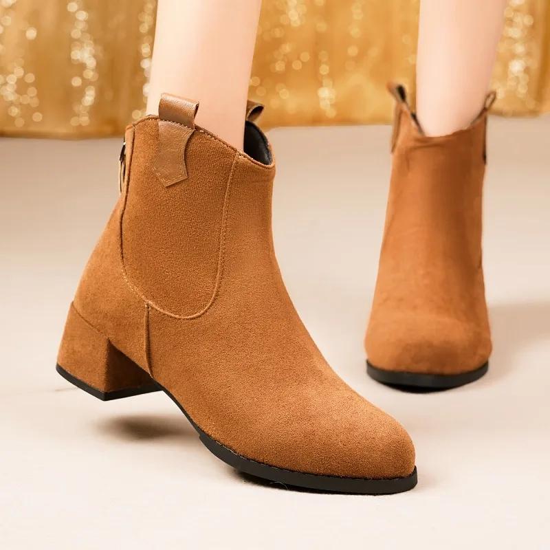 Women's Ankle Boots with Sexy Pointed Toe and Suede Upper. Simple and Versatile Style Suitable for Daily Commuting Chelsea Boots