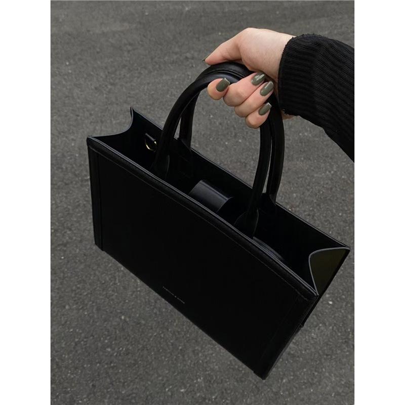 High-end large-capacity bag women's 2025 new retro Korean official shoulder bag commuter versatile crossbody bag