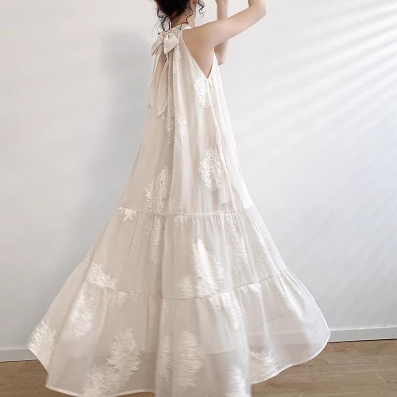 French Temperament Lace Embroidery Seaside Resort Style Sexy Loose Hanging Neck Character Sleeveless Midi Dress Women Summer 2024 New
