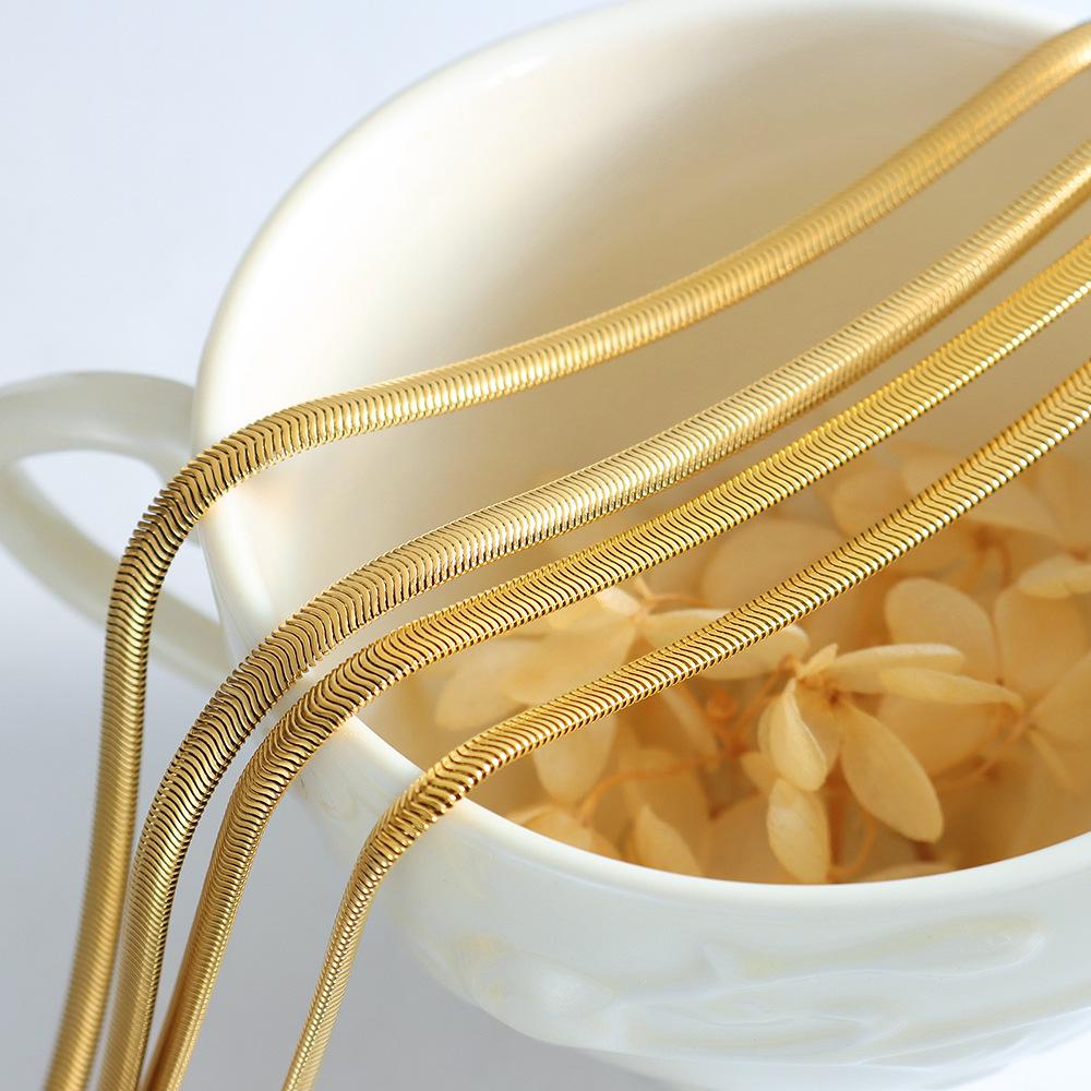 

Textured Snake Bone Chain: Women s Unique and Skin-Friendly Jewelry Design