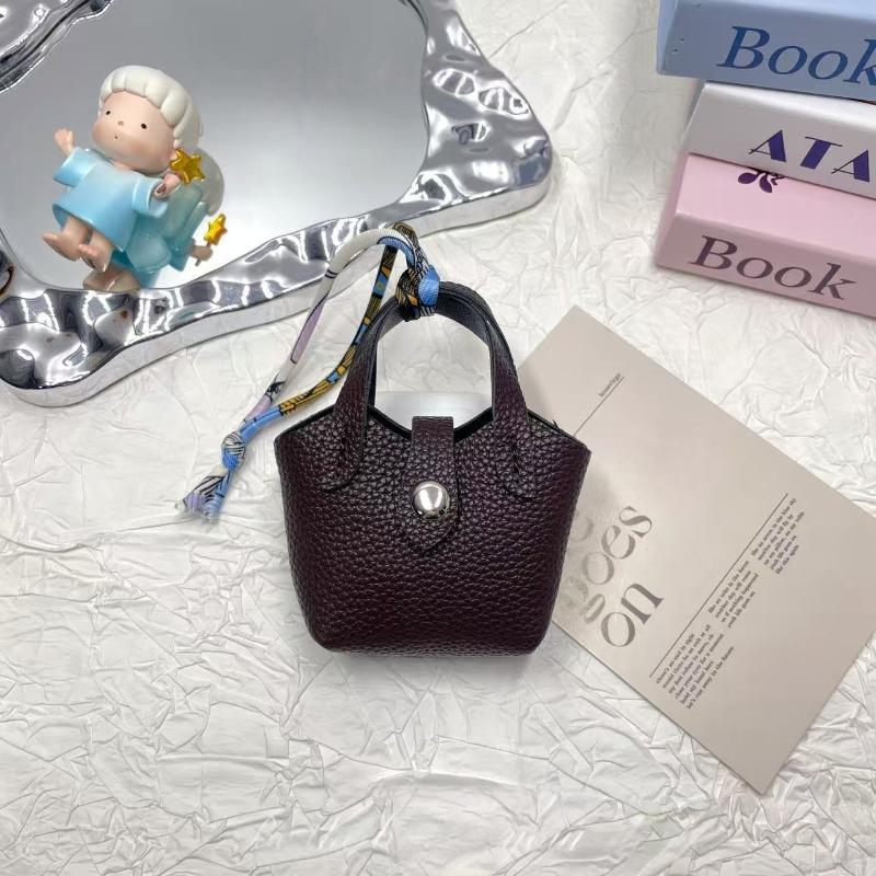 1Pcs Creative Bluetooth Earphone Bag Mini Cute Basket Bag Pendant High-Grade Leather Car Keychain Small Items Handbag