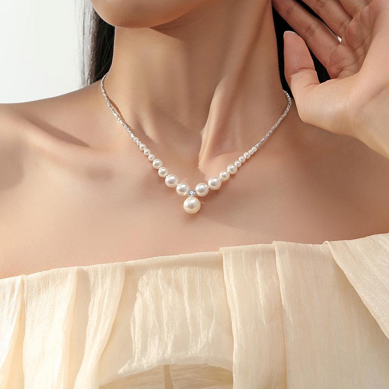 Luxurious S925 Sterling Silver Clavicle Necklace with Crushed Silver and French-Style Round Imitation Pearls.