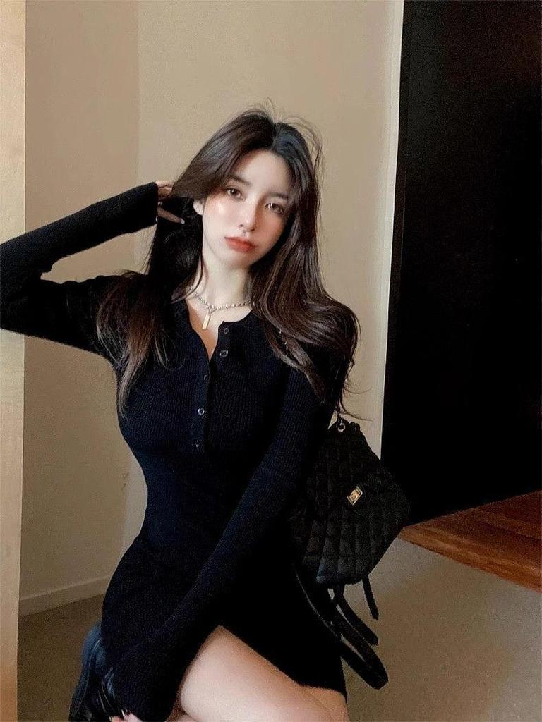 Elegant Black Long-Sleeve Slip Dress: Slim-Fit, Bodycon, Perfect for Spring and Autumn