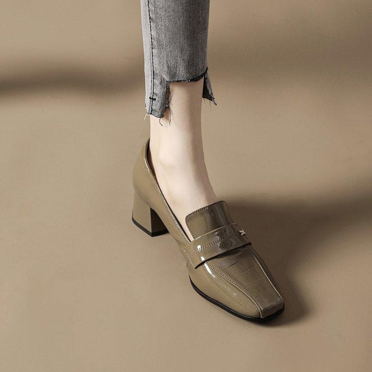 

2024 весна новые кожаные женские туфли с глубоким вырезом мокасины из лакированной кожи туфли на толстом среднем каблуке рабочие туфли из мягкой кожи на высоком каблуке 40