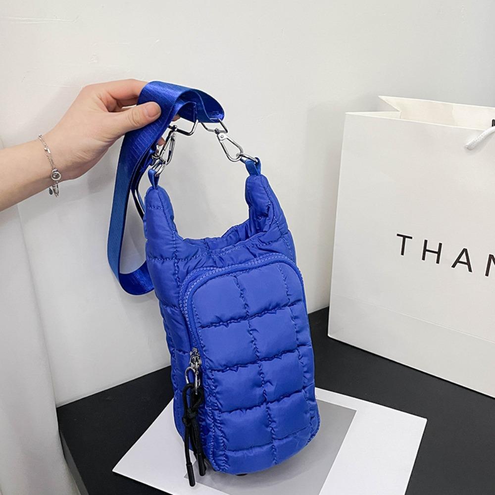

Stylish Quilted Water Bottle Holder Bag with Strap Water-resistant Carrier Bag Large Capacity Portable Gym Accessories for Women сапфірове скло синього кольору кольору