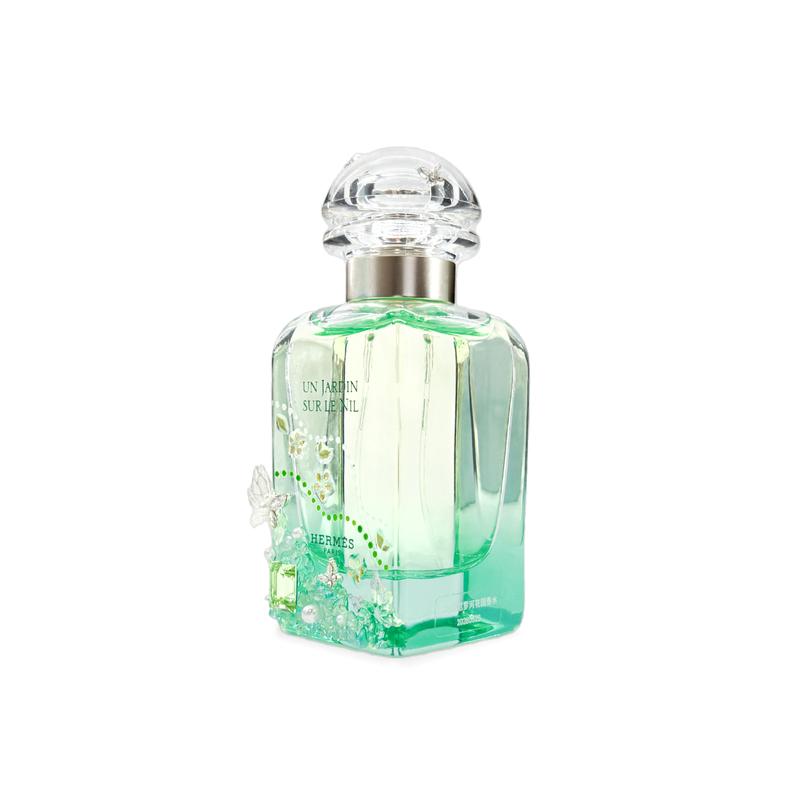 Hermes Zahradní vůně Nilu Květinový jazyk Přírodní elegance Dárková krabička Dárková taška Květinově-ovocná toaletní voda 50 ml
