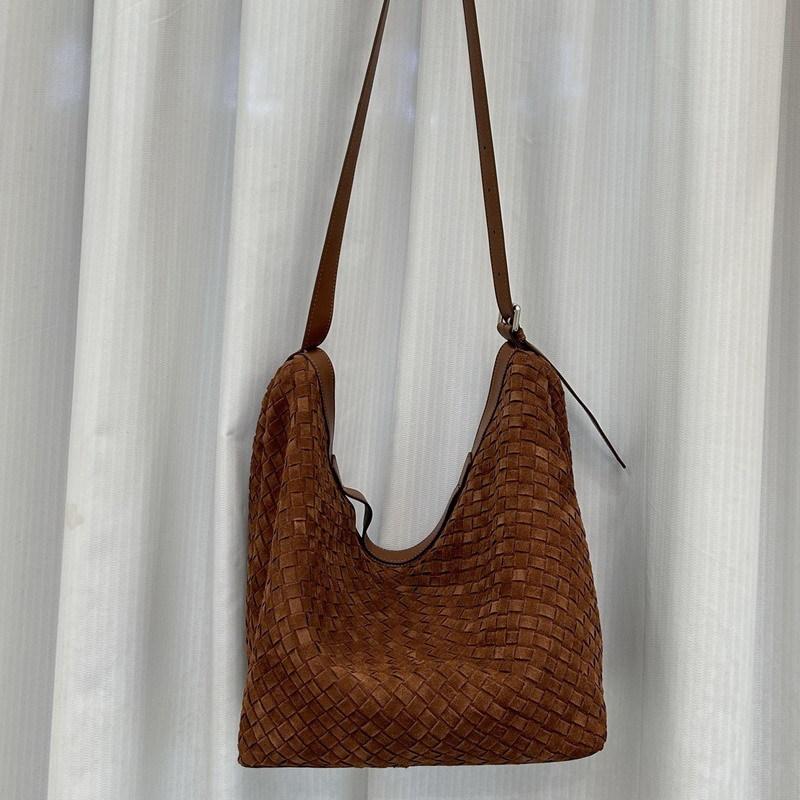 

New cowhide leather woven bag tote bag bucket bag shoulder crossbody handbag women s large capacity 28cm*31cm*17cm*50cm темно-коричневого кольору