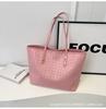 Niche design woven shoulder bag fashionable texture tote bag women's 2025 new large-capacity work commuter bag