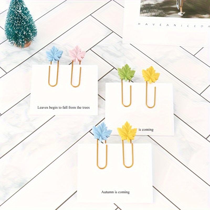 4 Stück kreative bunte Lesezeichen in Ahornblattform, Büroklammer, niedlicher, in Kunststoff eingewickelter Federkiel, Buchklammer, Hardware-Lesezeichenhalter