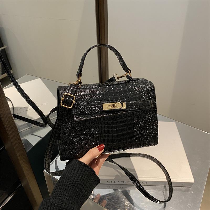 2025 New Personalized Casual Fashion Women's Small Square Bag Winter Oblique Span Bag Niche Foreign Style Shoulder Handbag