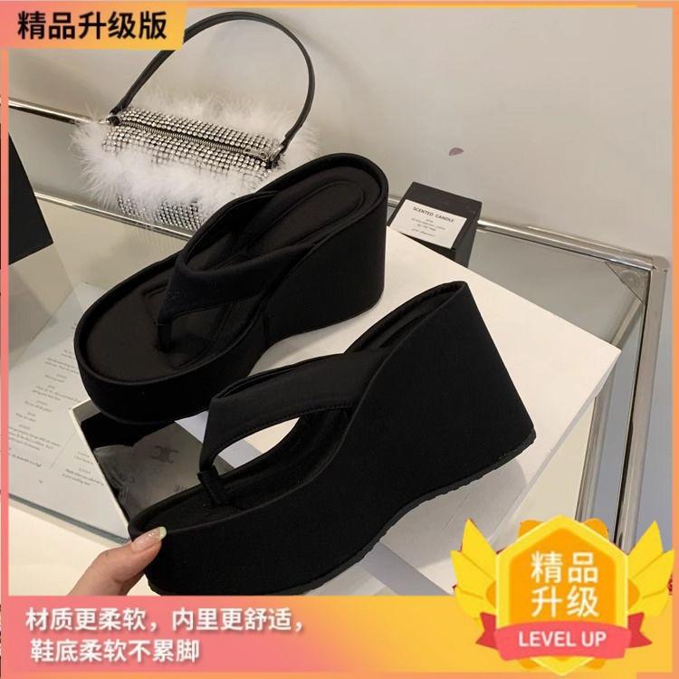

Internet celebrity new toe slope heel thick bottom cool slippers women s summer wear foot clip 2025 high heel beach flip flops 35 чёрный