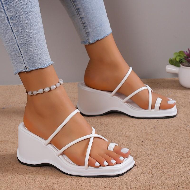 Fashionable Flip-toe Wedge Heel Slippers for Casual Height-increasing Wear and Large-sized Women's Shoes