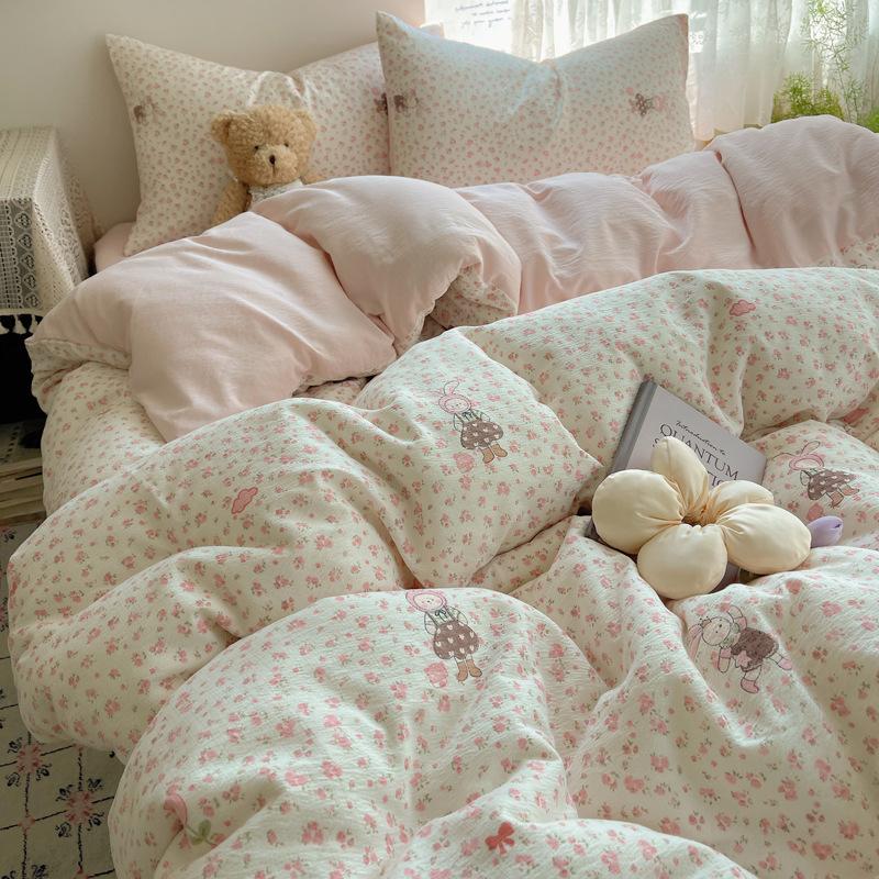 

Комплект постельного белья из четырех предметов типа А из двойной пряжи, мультяшная простыня, пододеяльник, общежитие, комплект постельного белья из трех предметов 1.2m three-piece set